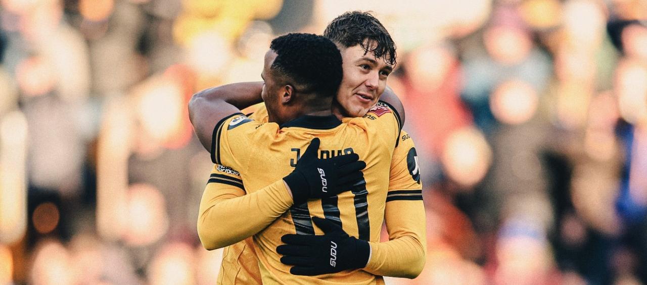 Jhon Arias celebrando uno de los goles.