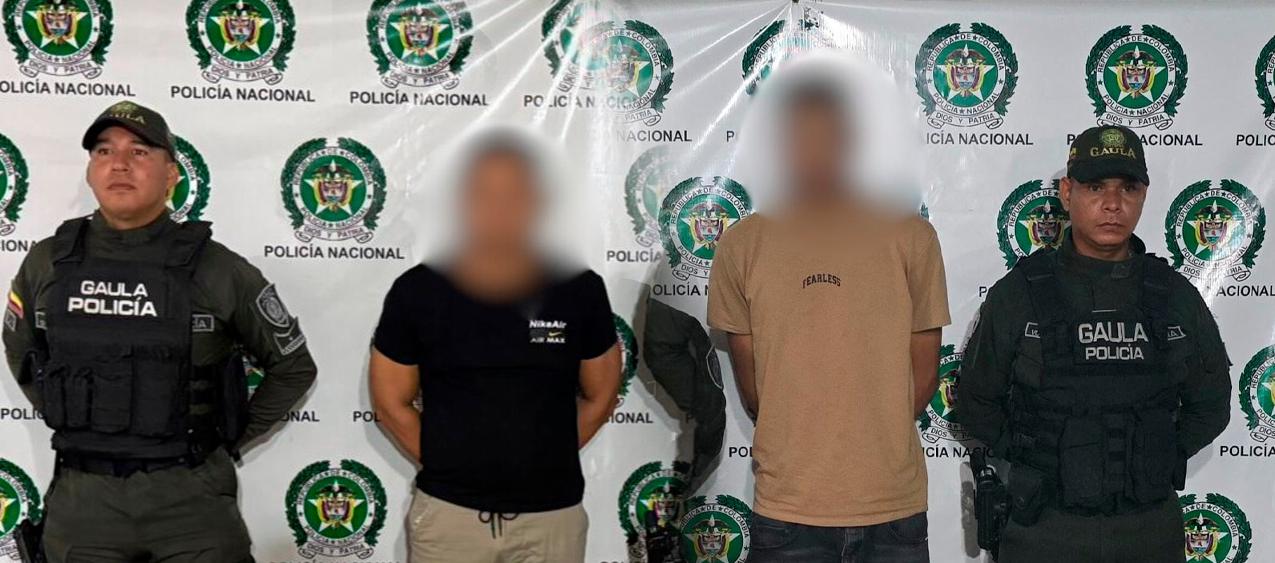 Los dos capturados por parte del Gaula de la Policía. 