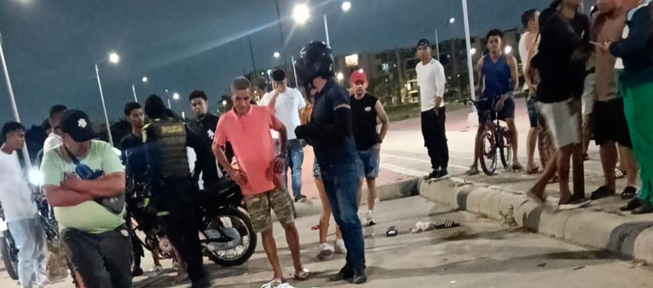 Un adolescente de 15 años quedó muerto en el lugar de los hechos. 