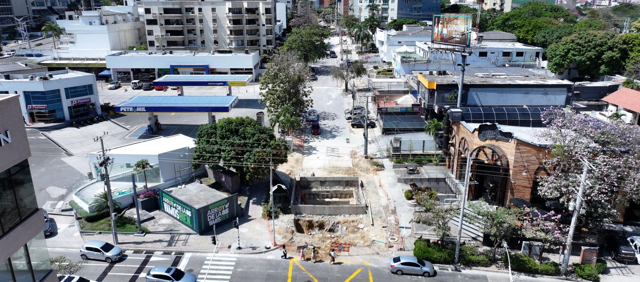 Obra de canalización en la calle 85.