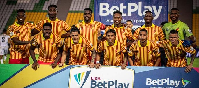 Jugadores del Deportivo Pereira en el debut de la Liga colombiana.