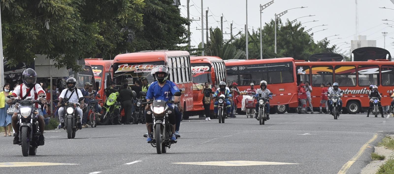Transportadores en desarrollo de una protesta contra la extorsión en Barranquilla
