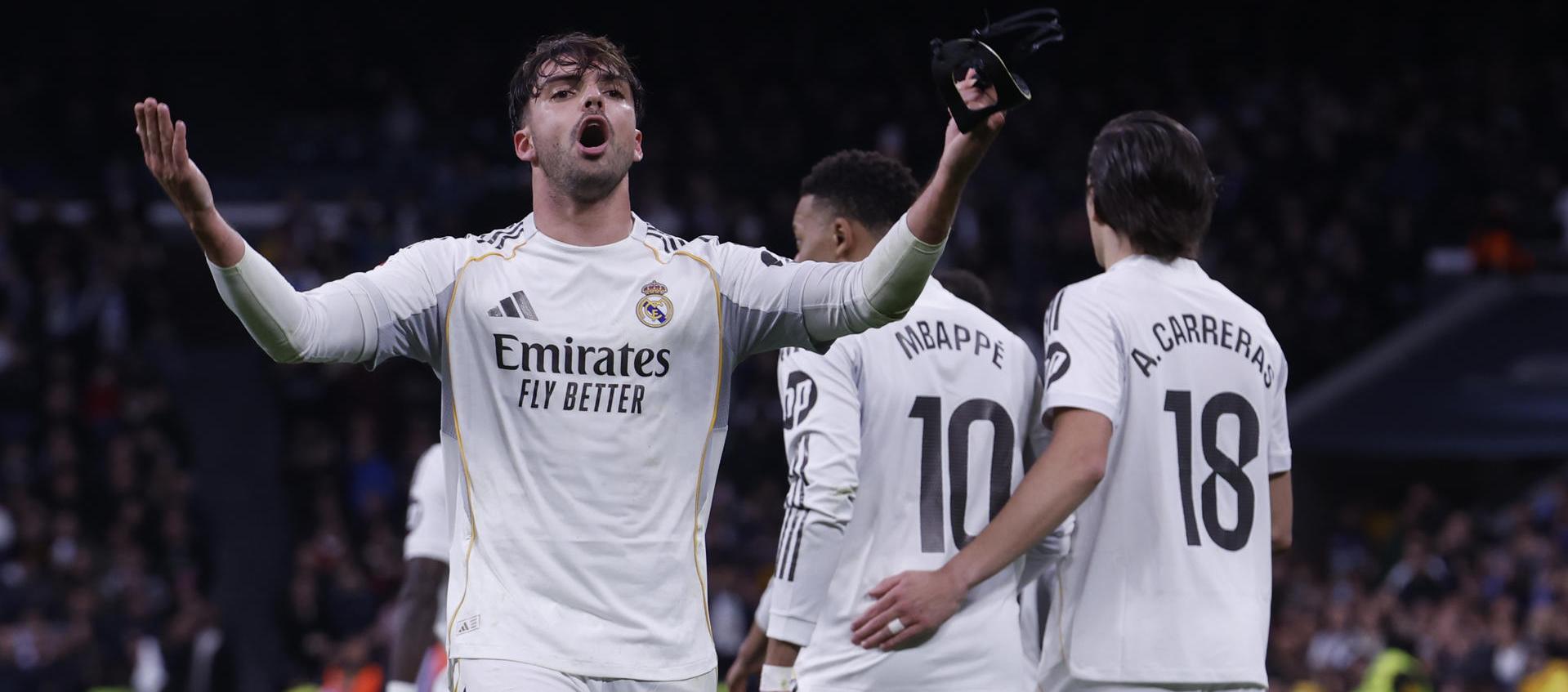 Raúl Asencio celebrando su gol.