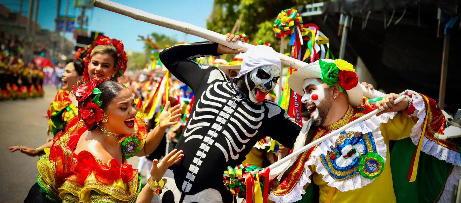 El Garabato izará su bandera en su sede. 