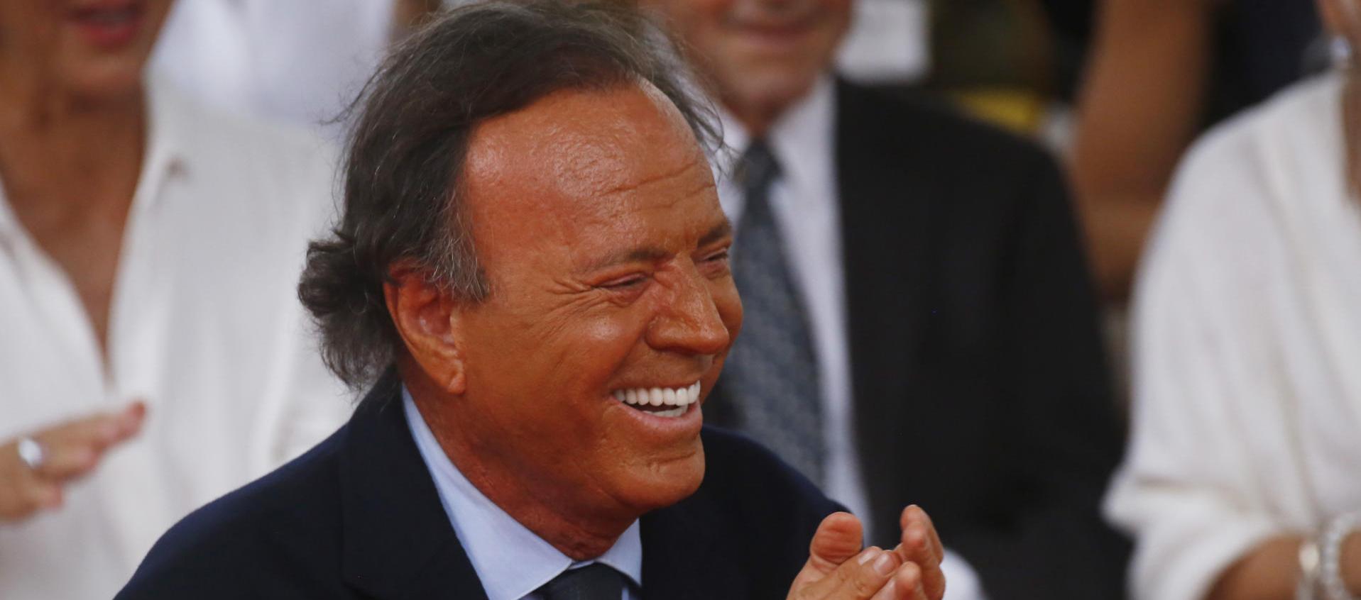 Julio Iglesias.