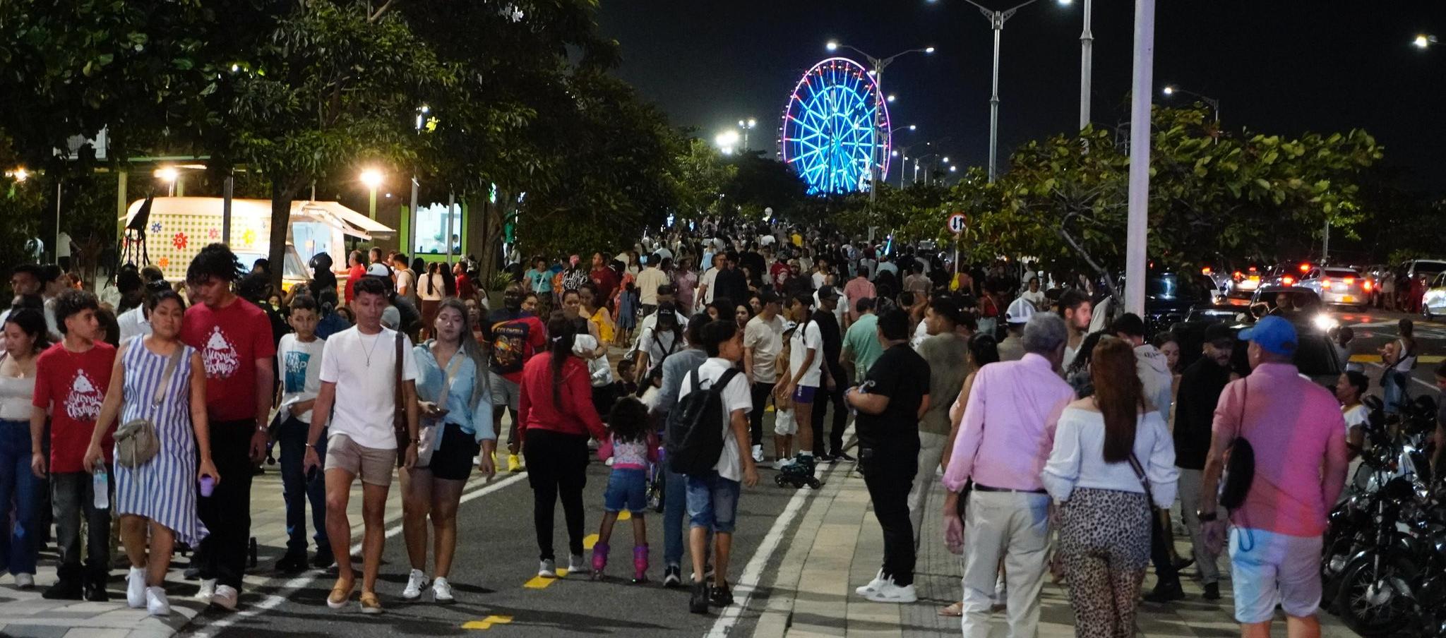 Visitantes en el Gran Malecón.