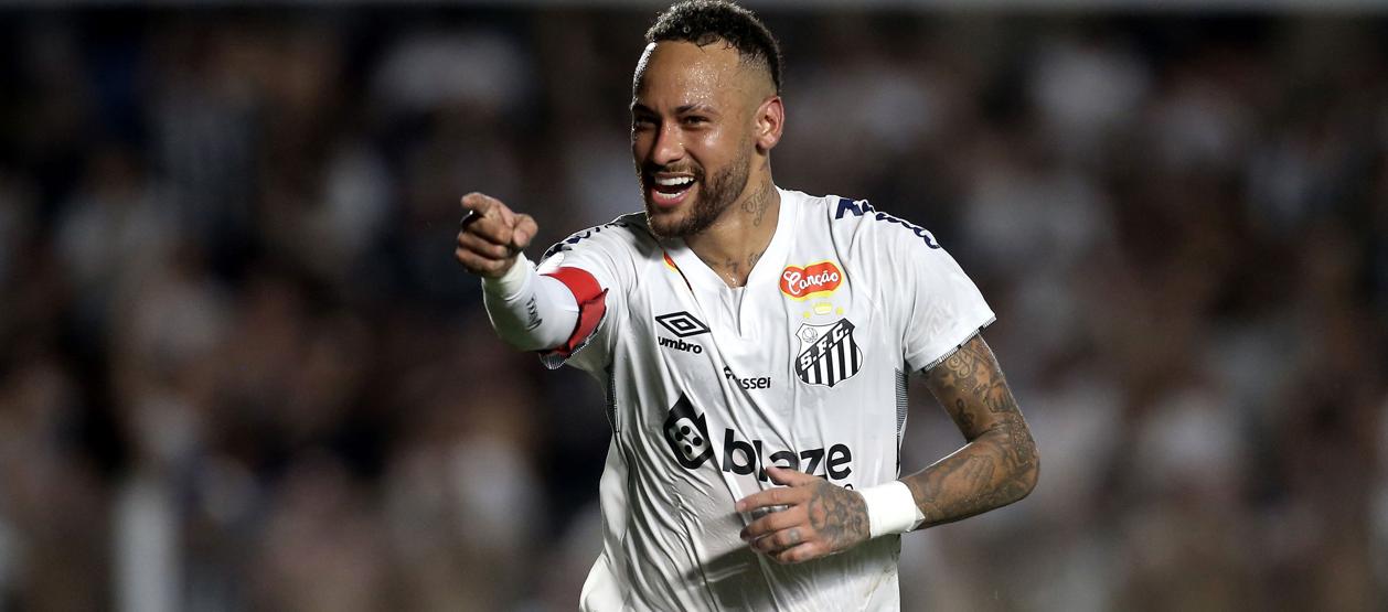 Neymar regresó en 2025 al Santos tras 12 años en el exterior.