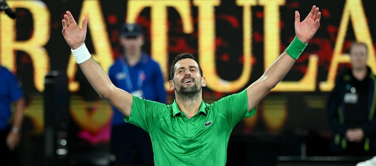 Novak Djokovic celebra tras su victoria sobre Alexander Zverev.