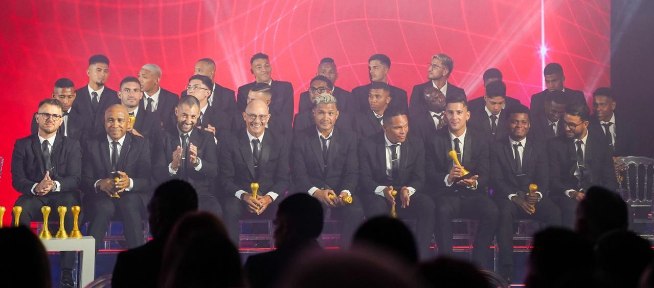 Plantilla campeona de la estrella 11.