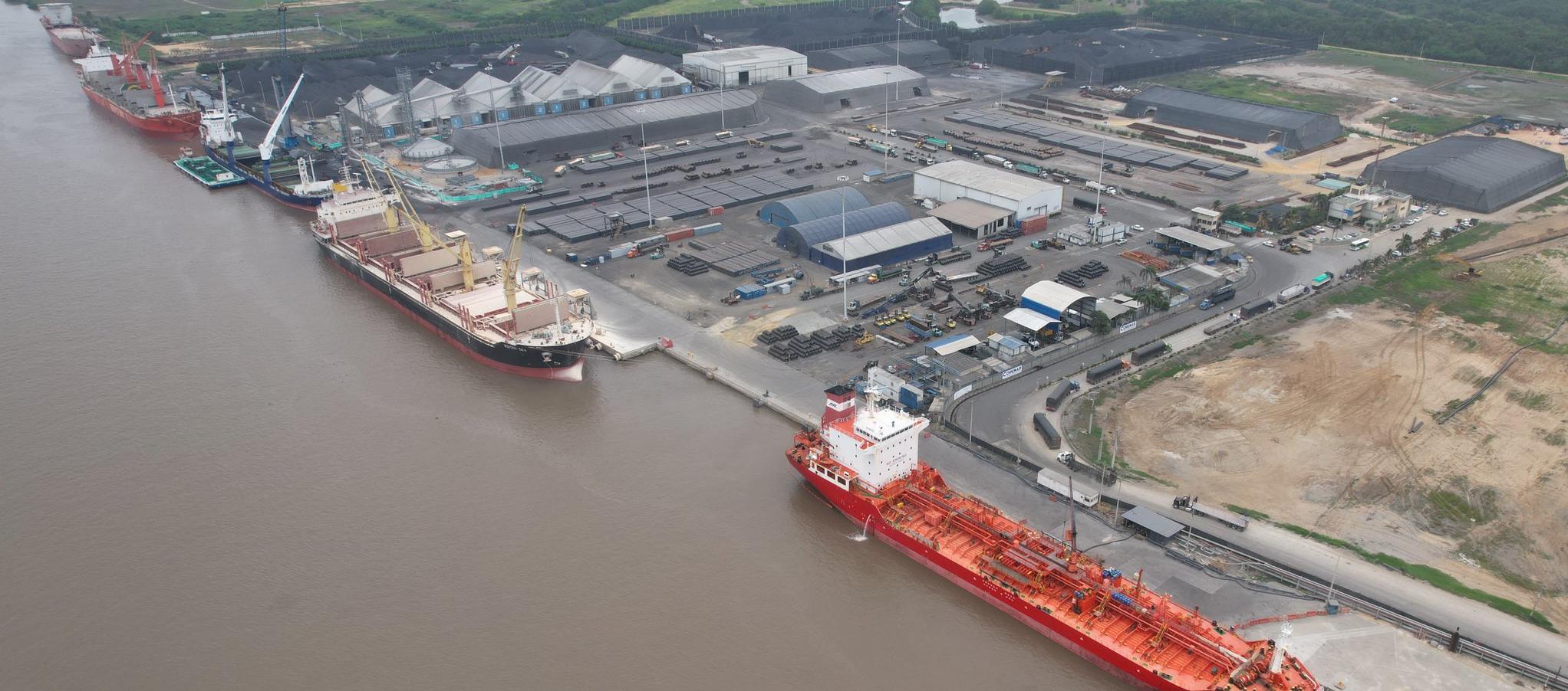 Zona portuaria de Barranquilla.