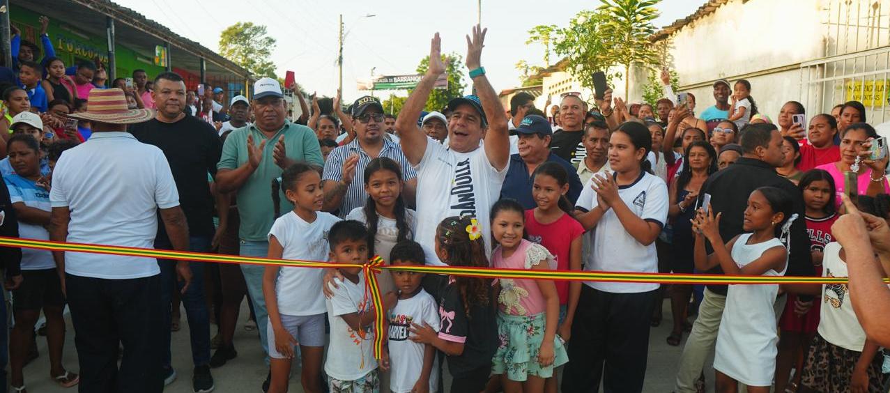 Alcalde Char en la entrega de las nuevas vías. 