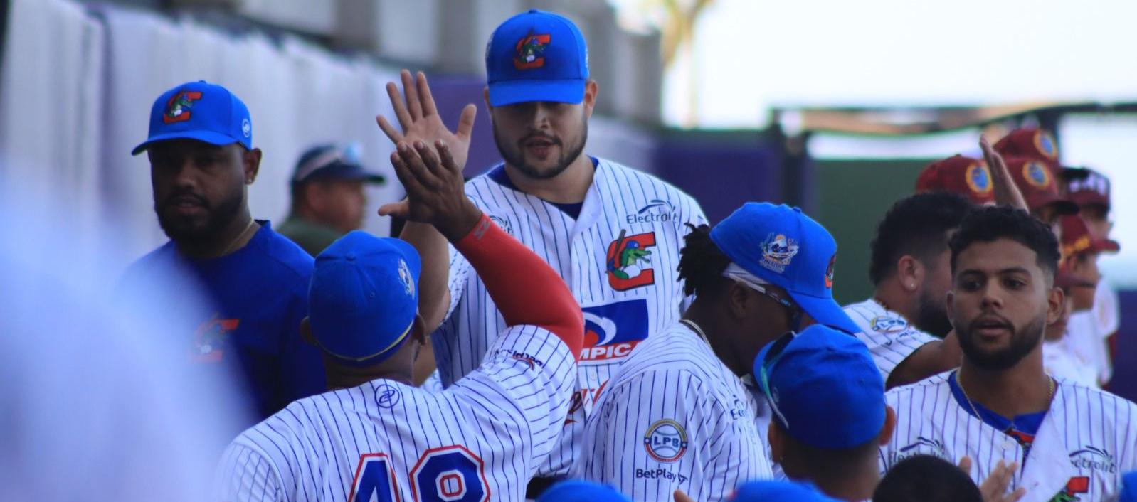 Julio Vivas fue el pitcher abridor de Caimanes y cargó con la derrota.