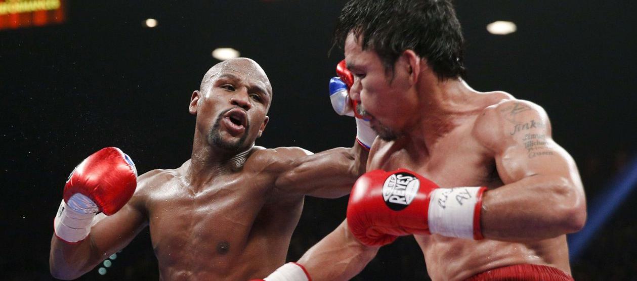 Mayweather y Pacquiao en su primera pelea, efectuada el 2 de mayo de 2015.