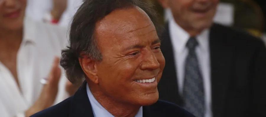 Julio Iglesias.