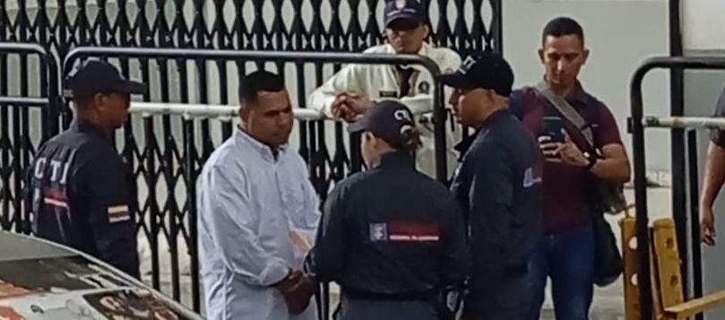 Momento de la captura del concejal Alexis Castillo.