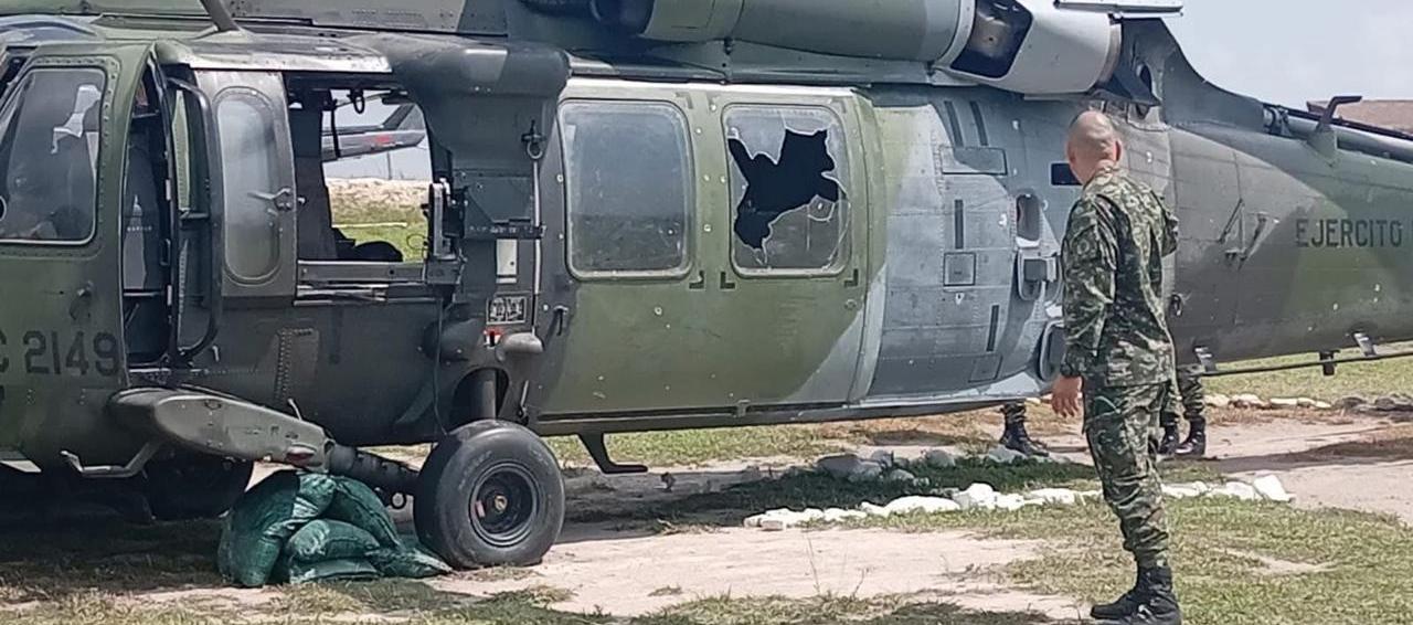 El helicóptero afectado tras el ataque con drones en zona rural de Montecristo, Bolívar. 
