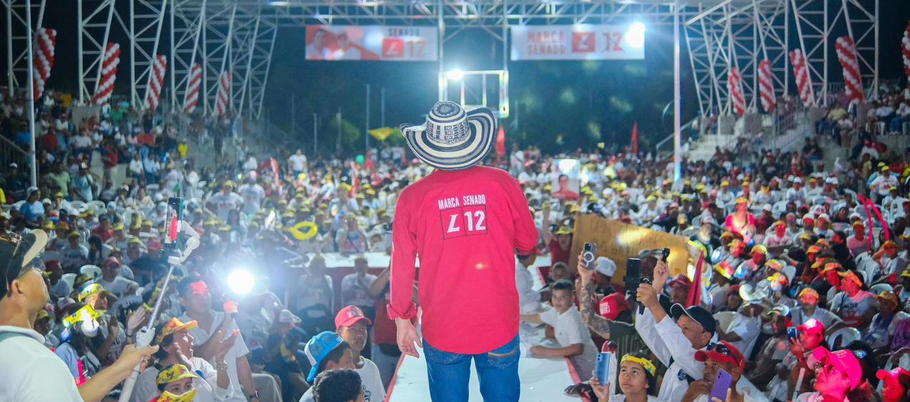 Camilo Torres ante sus seguidores en Montelíbano, Córdoba.