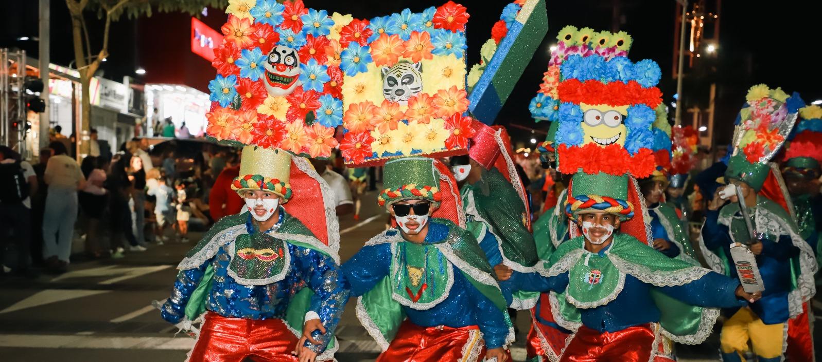 Diferentes comparsas desfilarán en la calle 84. 