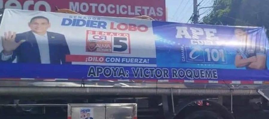 Carrotanque con publicidades de Didier Lobo y Ape Cuello.