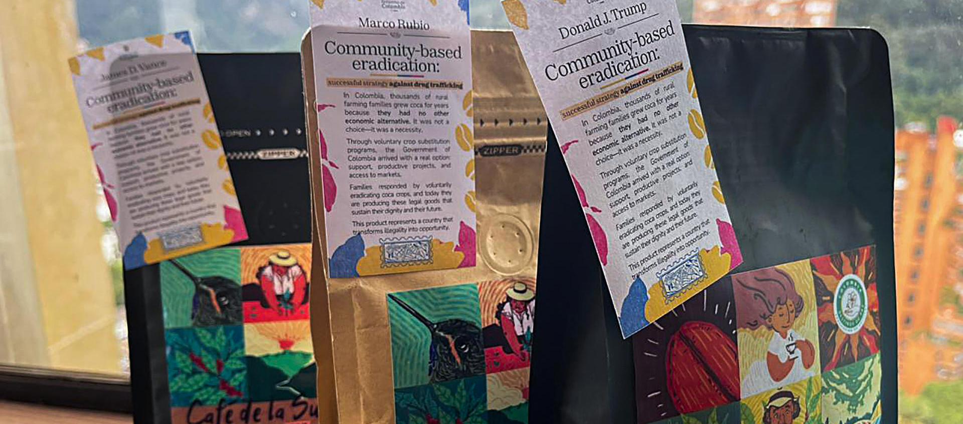 Cesta con café y chocolates, símbolo de su política antidrogas
