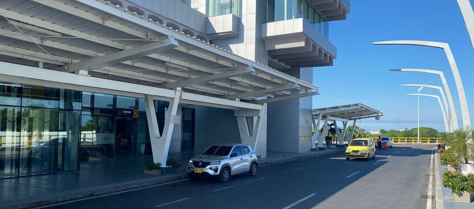 Fachada del Aeropuerto Internacional Ernesto Cortissoz de Barranquilla.