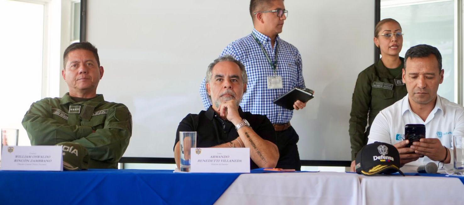 El director de la Policía, MinInterior y MinDefensa.