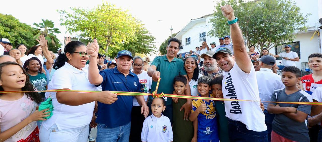 Entrega de las vías a la comunidad en Los Trupillos.
