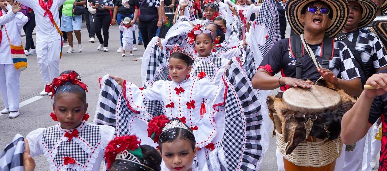 Carnaval de Salvaguarda y Niños en calle 84.