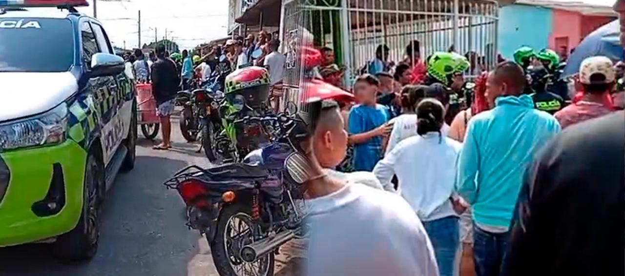 La Policía acordonó el lugar donde ocurrió el crimen en el barrio Villa Esperanza. 