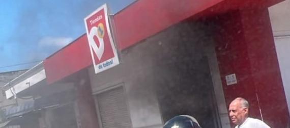 Bomberos atendieron la emergencia. 