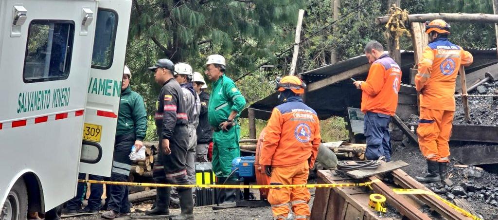 Los organismos de socorro en el lugar de los hechos. 