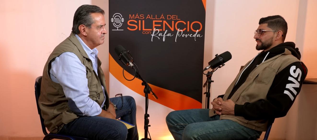 Freddy Huertas, exmiembro de 'Los canarios', en entrevista con el periodista Rafael Poveda.