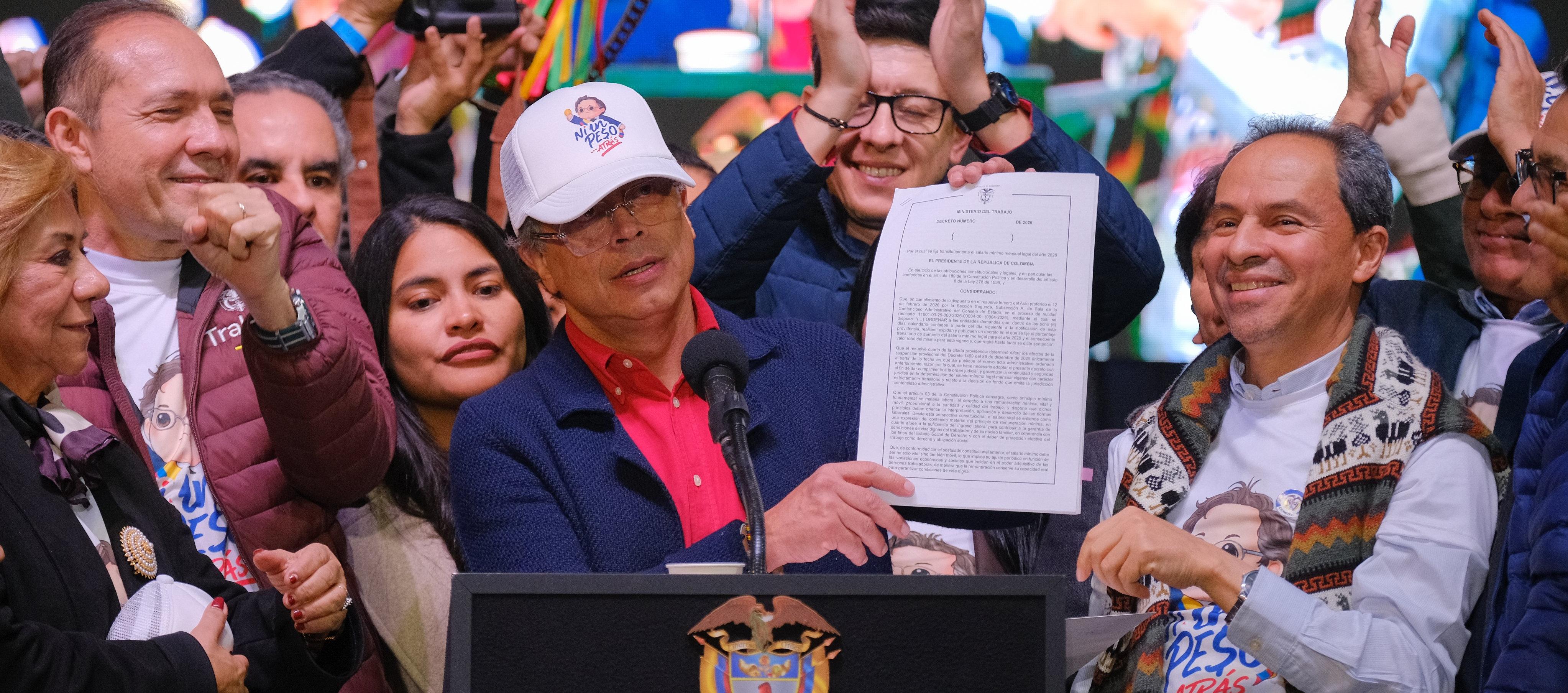 Firma del nuevo decreto de Salario Mínimo en Colombia