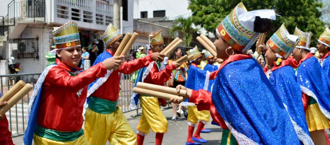 Danza del Paloteo Reformado en la Gran Parada Carlos Franco.