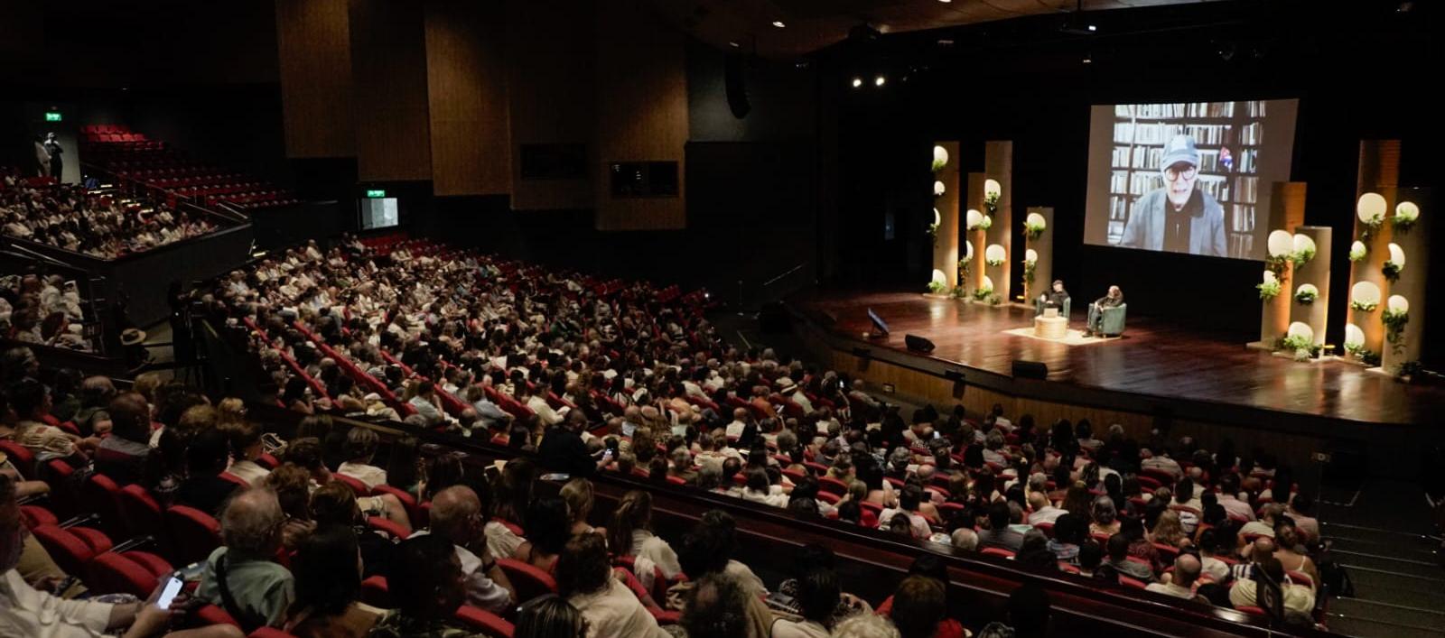 Silvio Rodríguez presentando en teleconferencia 'Silvio Rodríguez, diario de un trovador'.