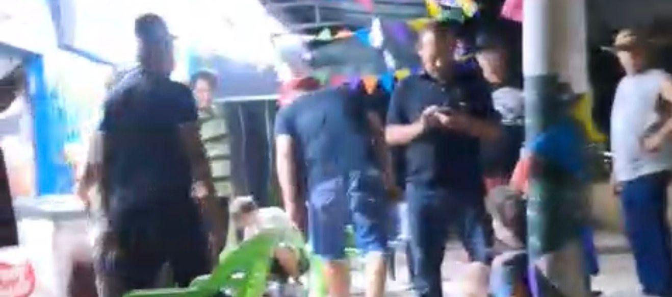 Los turistas fueron auxiliados por las personas del sector. 