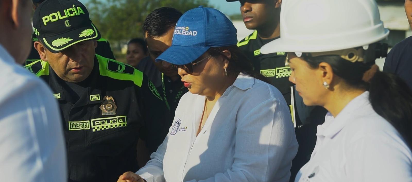 La alcaldesa Alcira Sandoval realizando una visita técnica a los tres predios. 