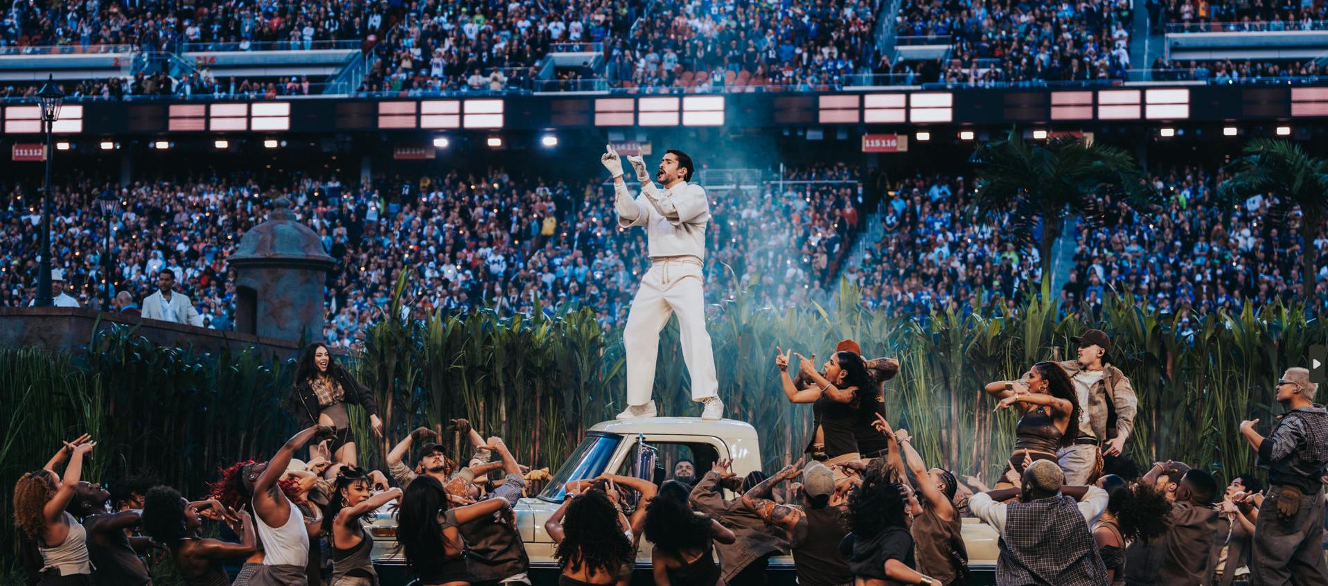 El cantante puertorriqueño Bad Bunny durante su actuación en el descanso del Super Bowl.