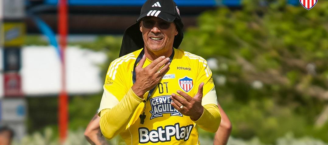 El uruguayo Alfredo Arias, técnico del Junior. 