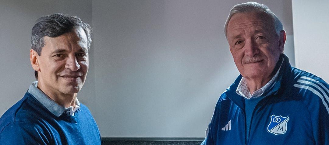 Fabián Bustos con el presidente de Millonarios, Enrique Camacho.