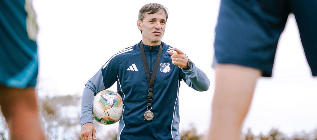 Fabián Bustos dirigió el martes su primer entrenamiento como técnico de Millonarios. 