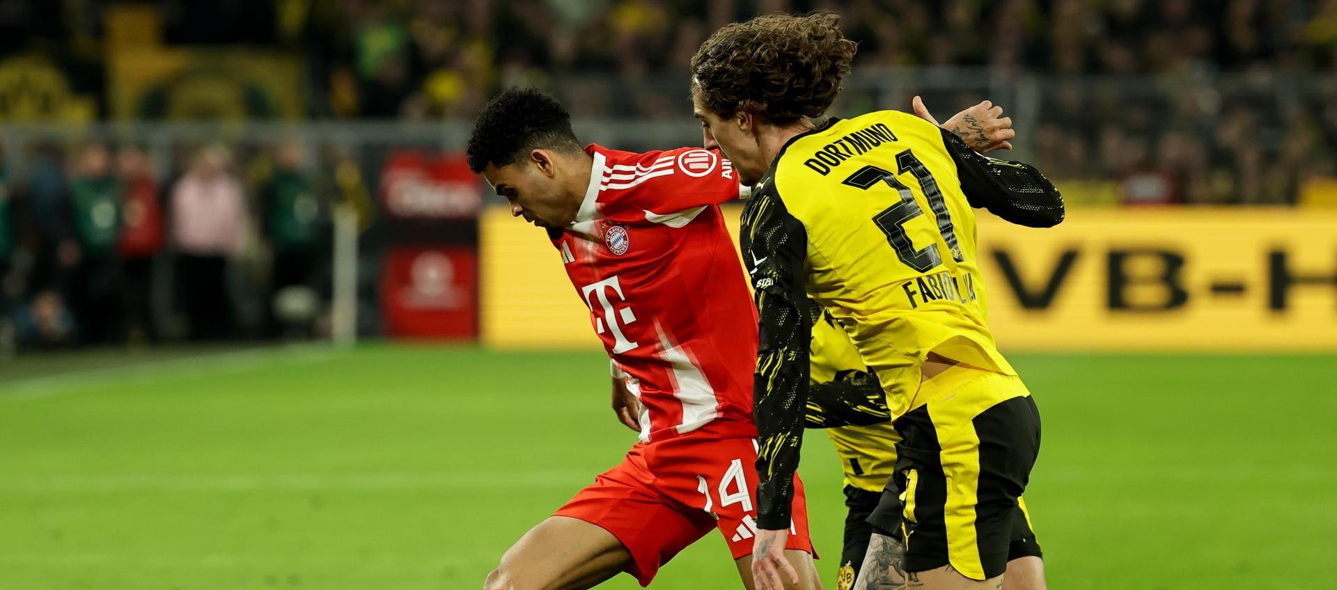 Luis Díaz en acción durante el clásico alemán.