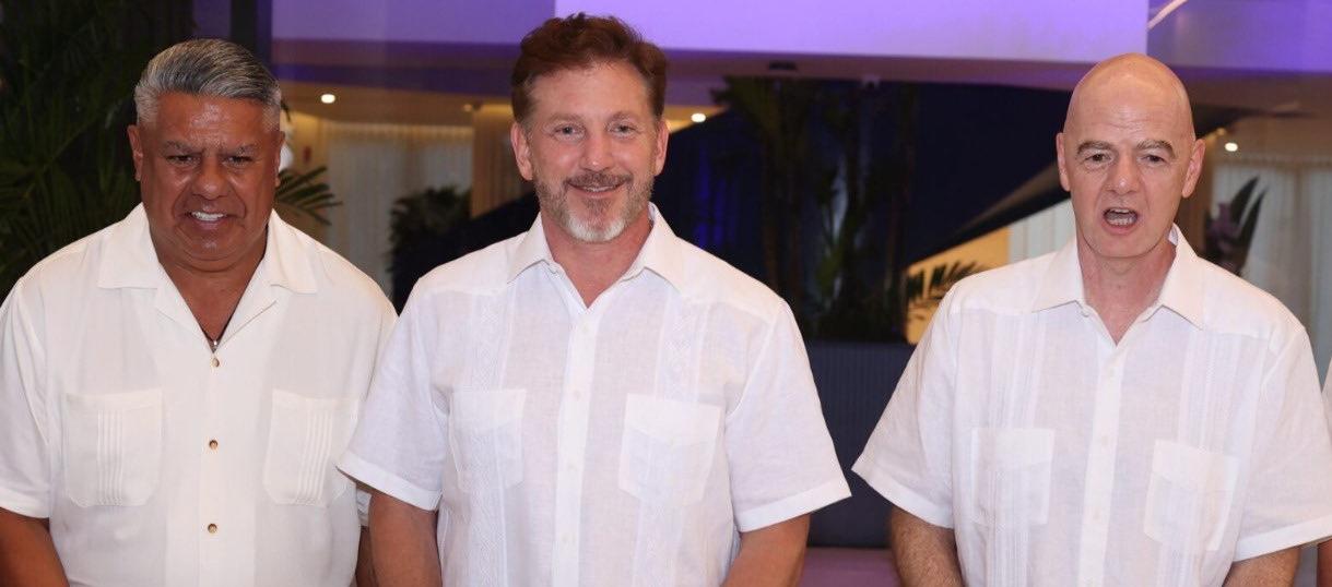 Claudio Tapia, presidente de la AFA; Alejandro Dompinguez, presidente de la Conmebol, y Gianni Infantino, presidente de la Fifa.