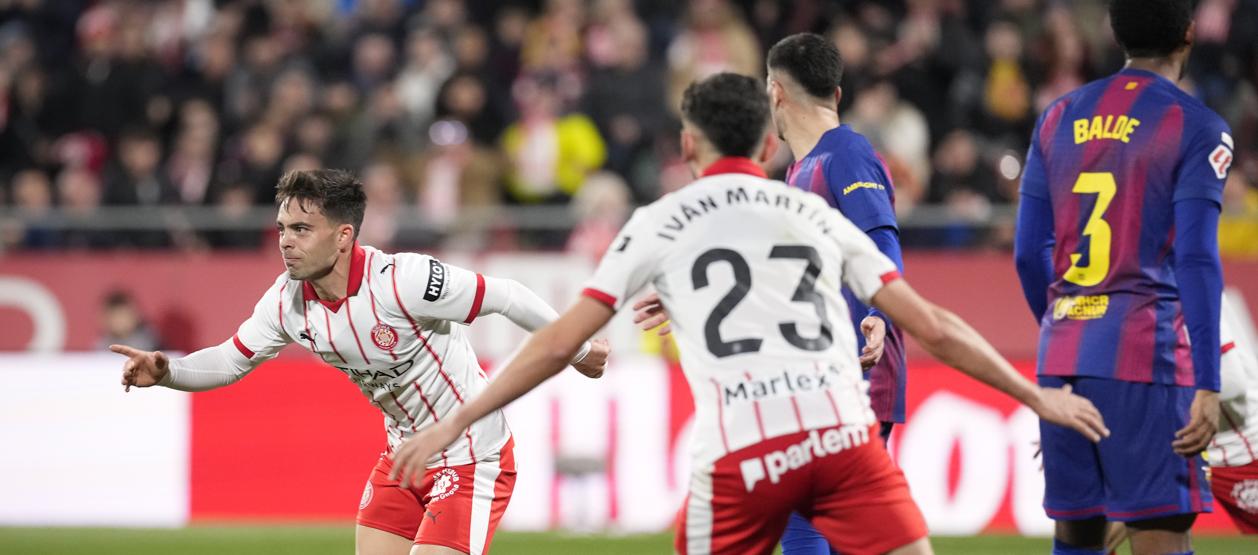 Fran Beltrán celebra el gol que le dio la victoria al Girona sobre Barcelona.