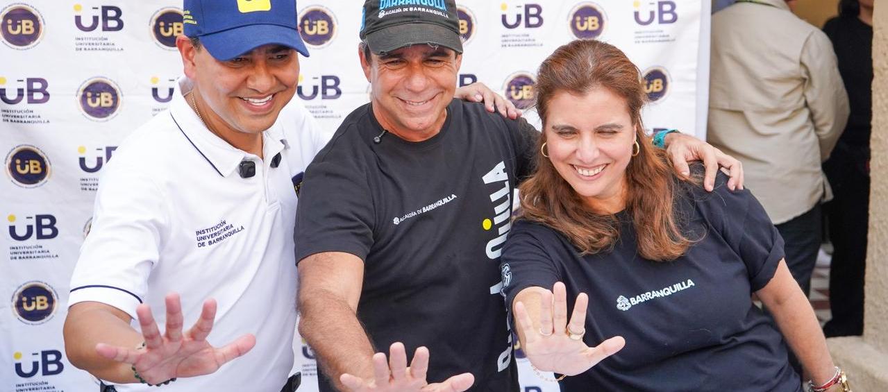 Arcesio Castro, rector de la IUB; Alejandro Char, alcalde de Barranquilla; Paola Amar, secretaria de Educación.