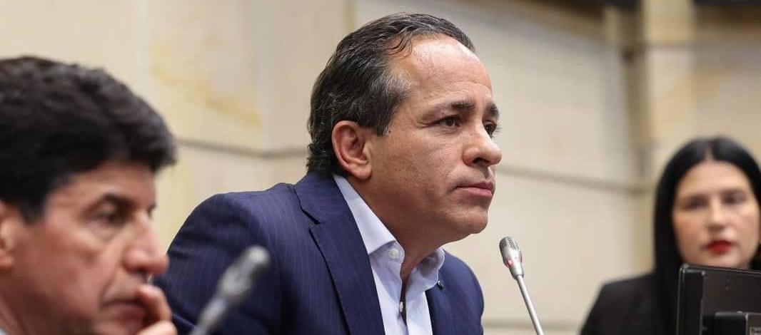 Senador Alexander López Maya.