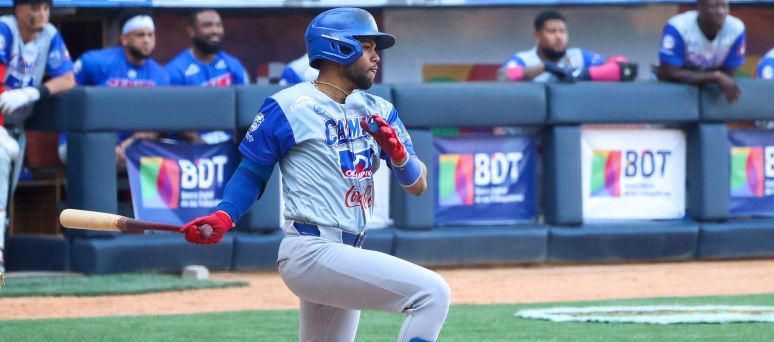 Jaider Morelos, segunda base de Caimanes de Barranquilla. 