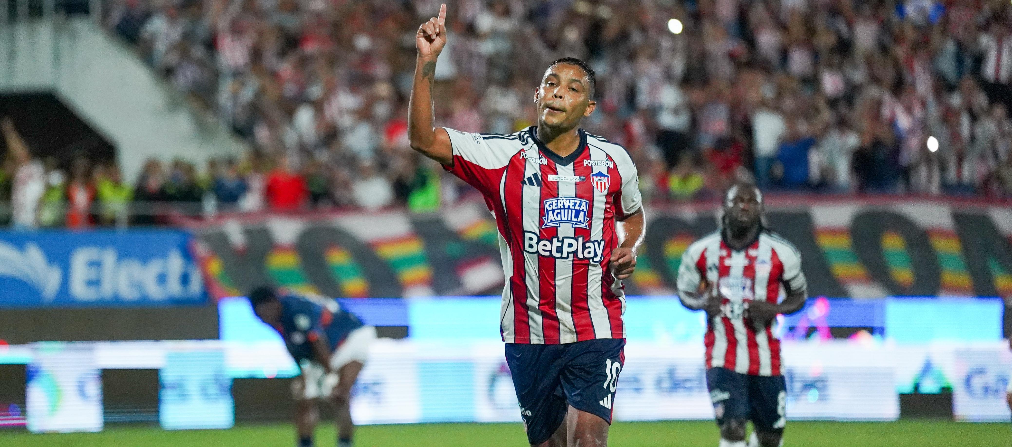 Luis Muriel festeja su gol de pena máxima contra Boyacá Chicó. 