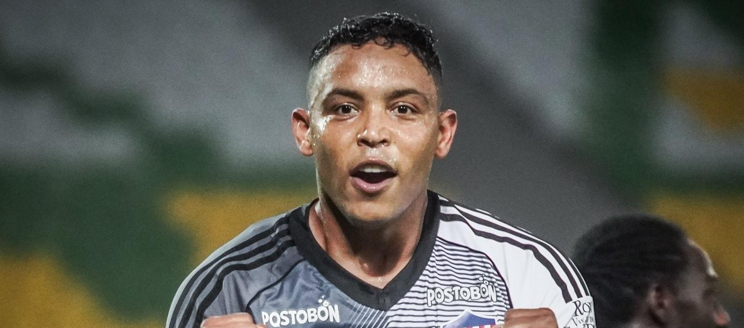 Luis Fernando Muriel celebra su golazo de tiro libre ante el Pereira. 