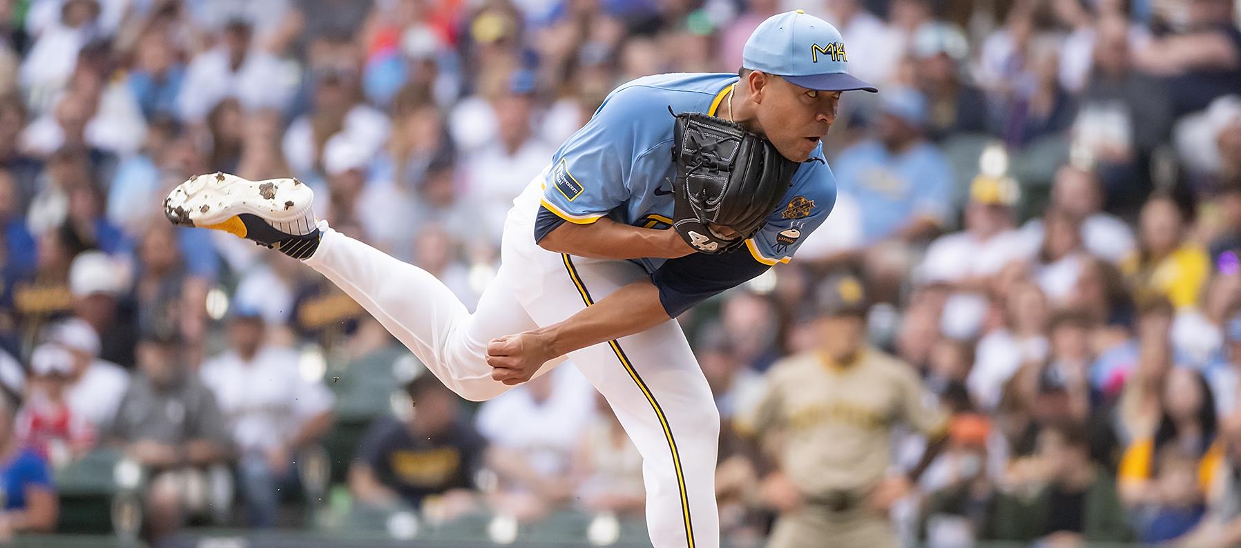 José Quintana actuó la temporada anterior con los Cerveceros de Milwaukee.
